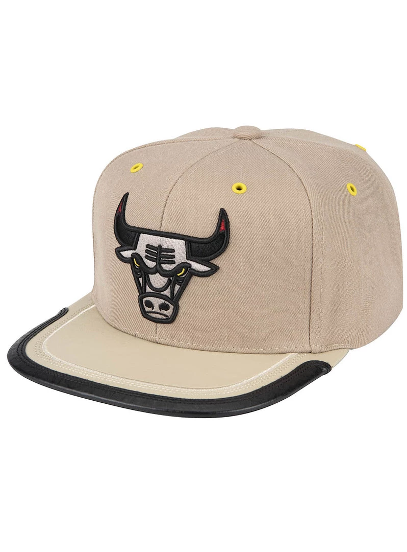 Mitchell & Ness Snapback - Day 3 Chicago Bulls - Khaki - MM19505 1 Mitchell & Ness Snapback - Day 3 Chicago Bulls - Khaki - MM19505