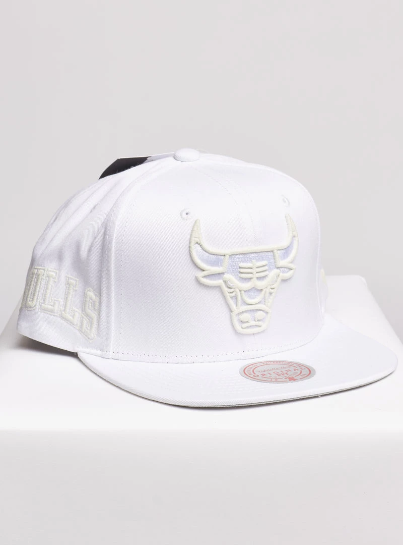 Mitchell & Ness Snapback - UV Reactive - Chicago Bulls - White - SH20023 Shop All 1 Mitchell & Ness Snapback - UV Reactive - Chicago Bulls - White - SH20023 Shop All