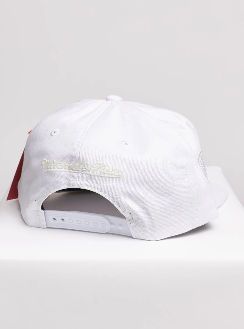 Shop All Mitchell & Ness Snapback - UV Reactive - Toronto Raptors - White - SH20023 2 Shop All Mitchell & Ness Snapback - UV Reactive - Toronto Raptors - White - SH20023