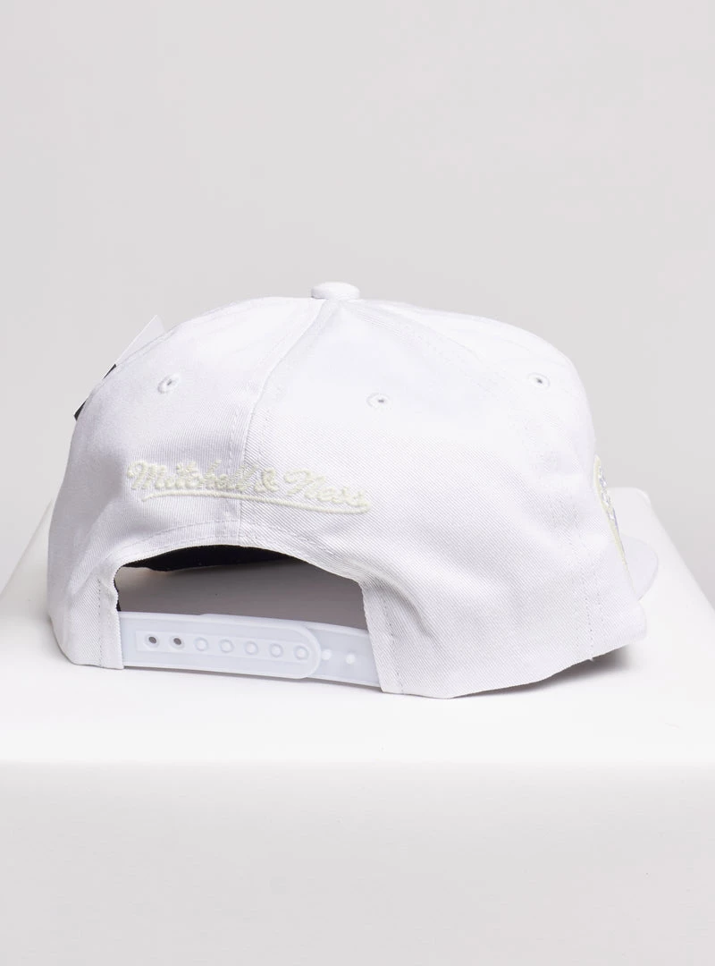 Mitchell & Ness Snapback - UV Reactive - San Antonio Spurs - White - SH20022 Shop All 2 Mitchell & Ness Snapback - UV Reactive - San Antonio Spurs - White - SH20022 Shop All
