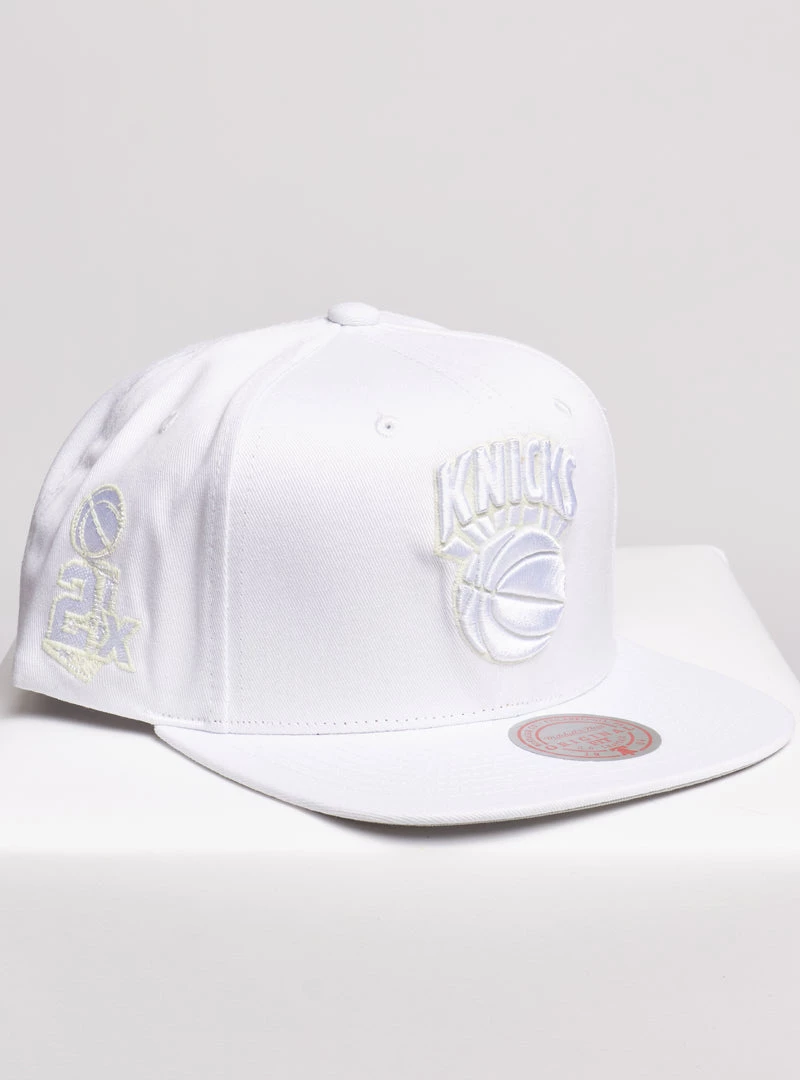 Mitchell & Ness Snapback - UV Reactive - New York Knicks - White - SH20022 1 Mitchell & Ness Snapback - UV Reactive - New York Knicks - White - SH20022
